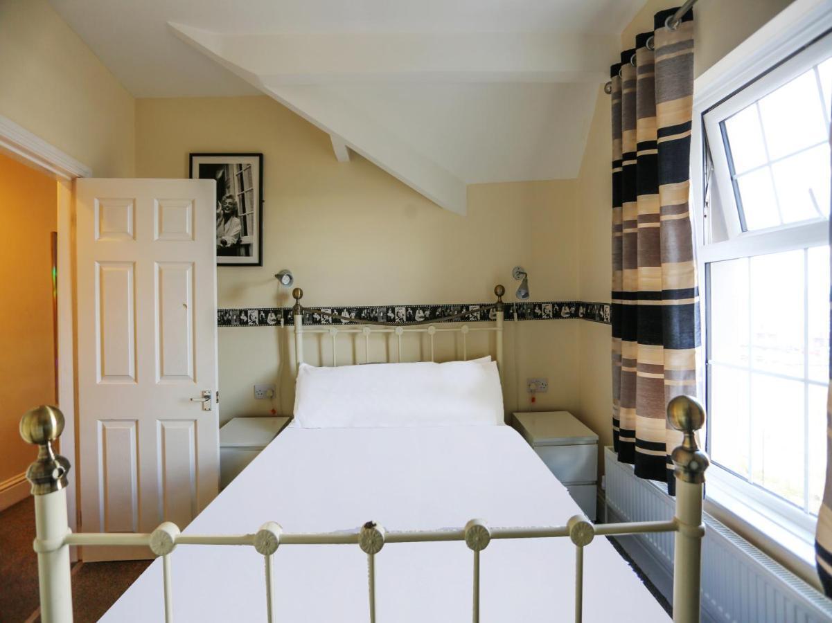 The Shores Hotel,